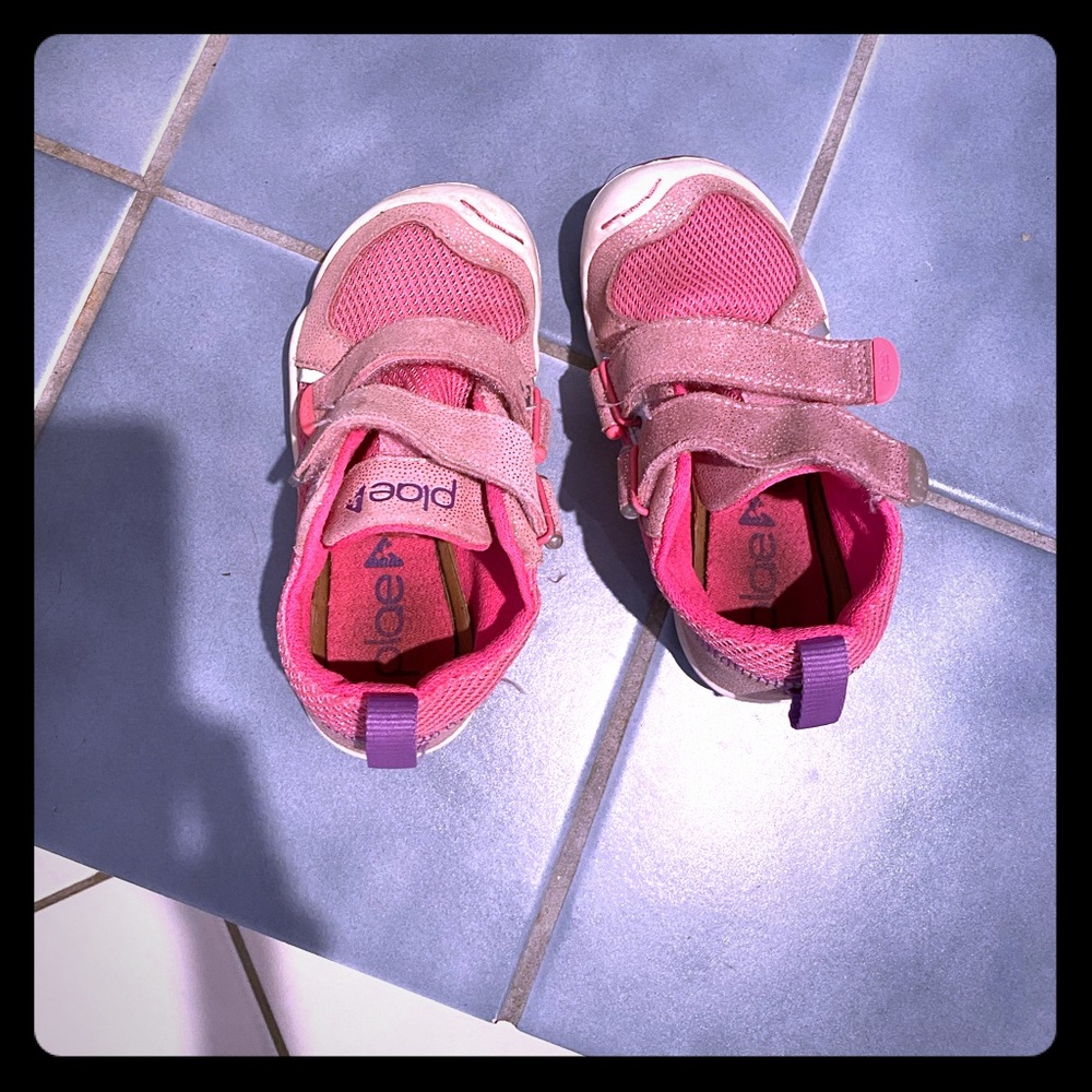 Plae pink size 9 children’s shoes